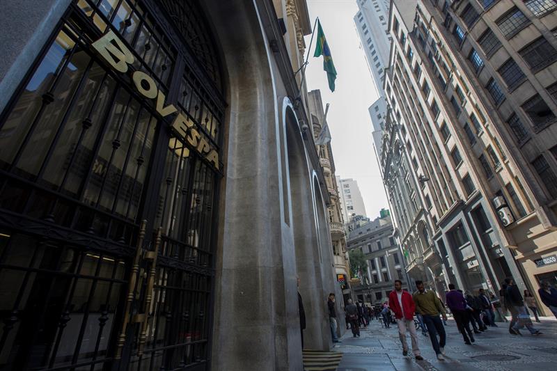 Wall Street marca un nuevo rÃ©cord y las bolsas latinoamericanas cierran mixtas