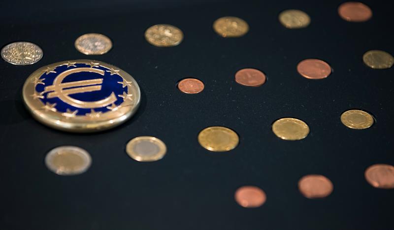 El euro baja a 1,1725 dÃ³lares